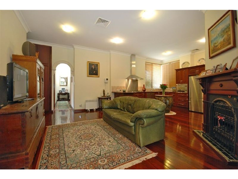 11 Wren St, Mount Pleasant WA 6153