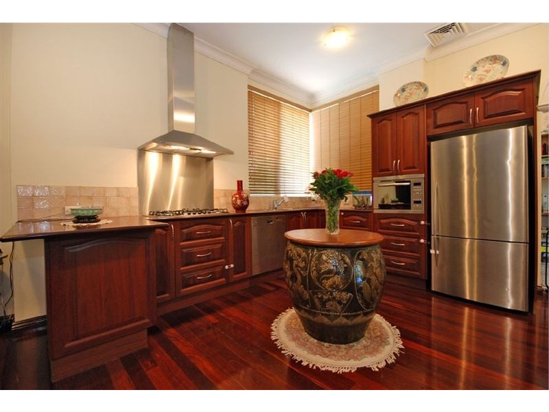 11 Wren St, Mount Pleasant WA 6153