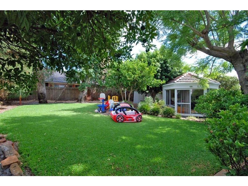 11 Wren St, Mount Pleasant WA 6153