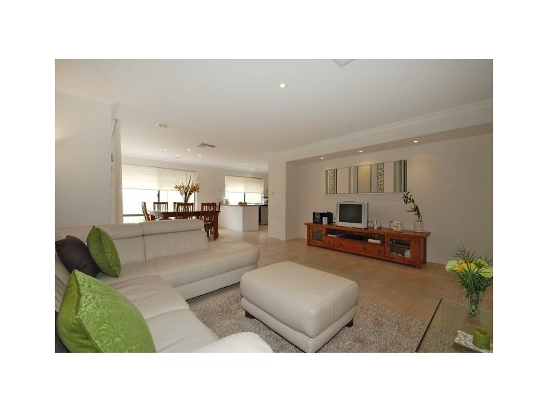 10 Sandleford Way, Hammond Park WA 6164