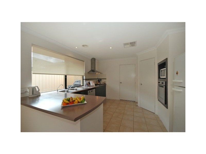 10 Sandleford Way, Hammond Park WA 6164
