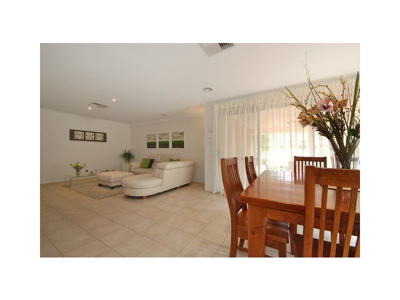 10 Sandleford Way, Hammond Park WA 6164