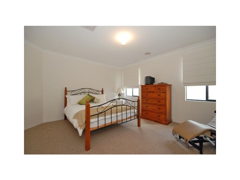 10 Sandleford Way, Hammond Park WA 6164