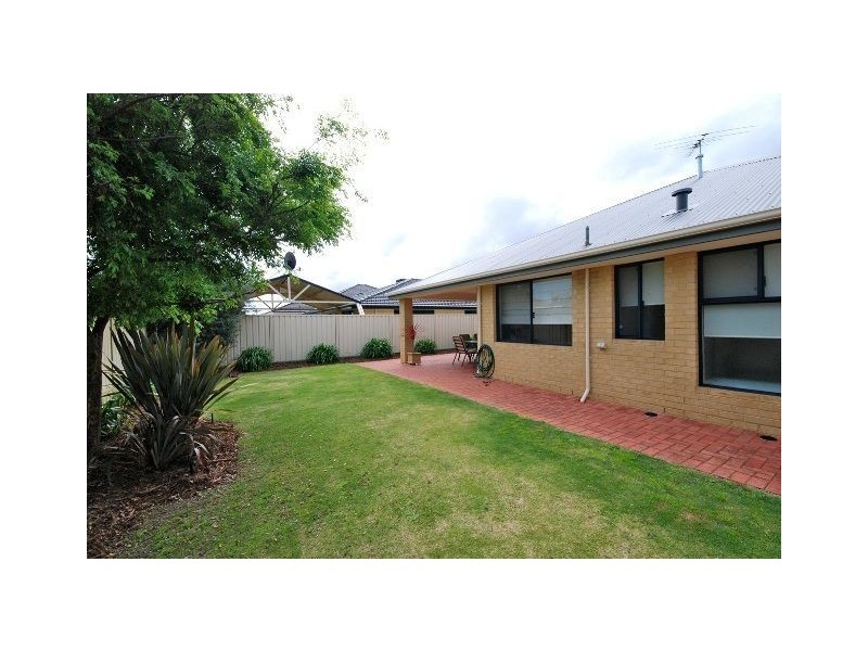 10 Sandleford Way, Hammond Park WA 6164