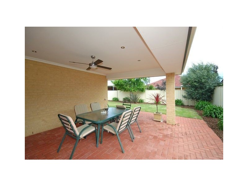 10 Sandleford Way, Hammond Park WA 6164