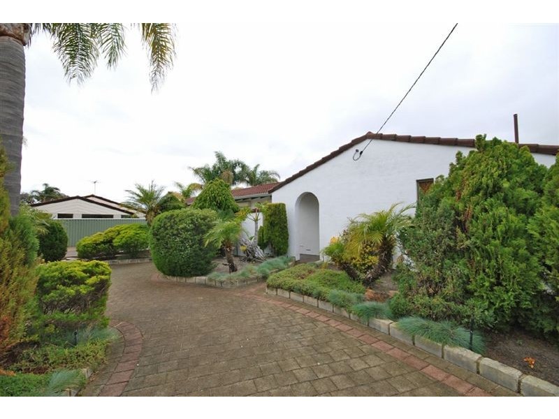 14 Pembury Crescent, Ferndale WA 6148