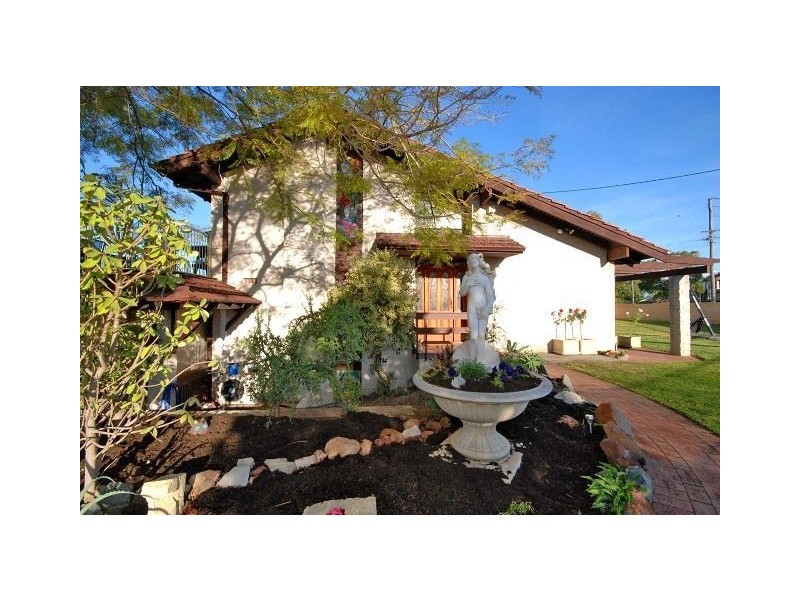 66 Moreing Rd, Attadale WA 6156