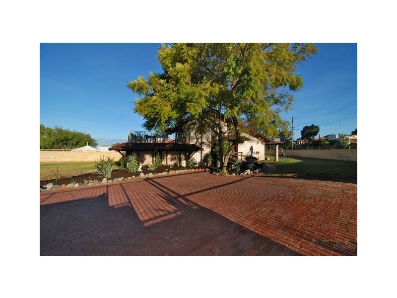 66 Moreing Rd, Attadale WA 6156