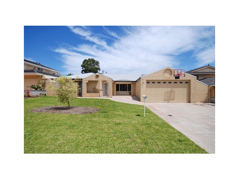 8 Wildwood, Leeming WA 6149