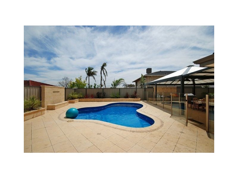 8 Wildwood, Leeming WA 6149