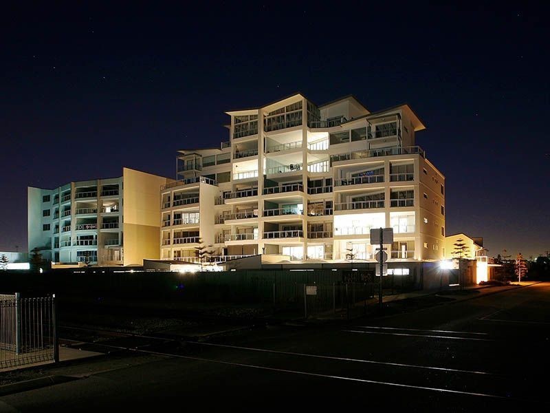 8/52 Rollinson Road, North Coogee WA 6163