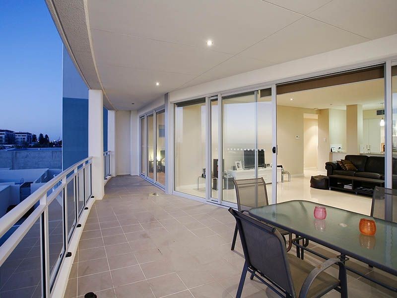8/52 Rollinson Road, North Coogee WA 6163