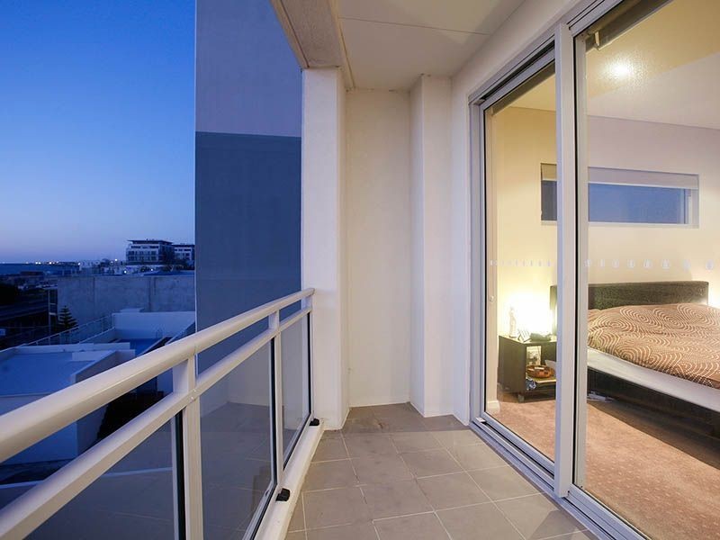 8/52 Rollinson Road, North Coogee WA 6163