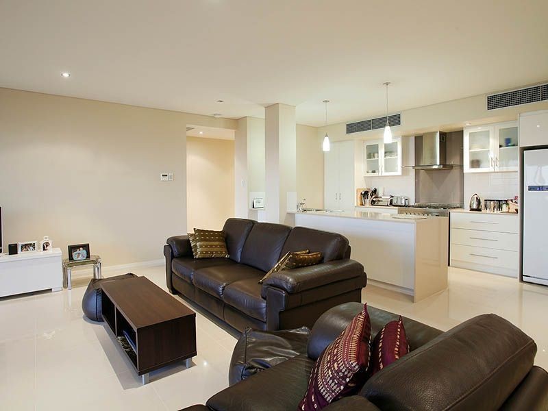 8/52 Rollinson Road, North Coogee WA 6163