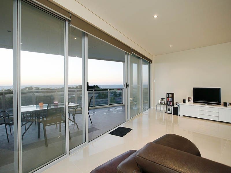 8/52 Rollinson Road, North Coogee WA 6163