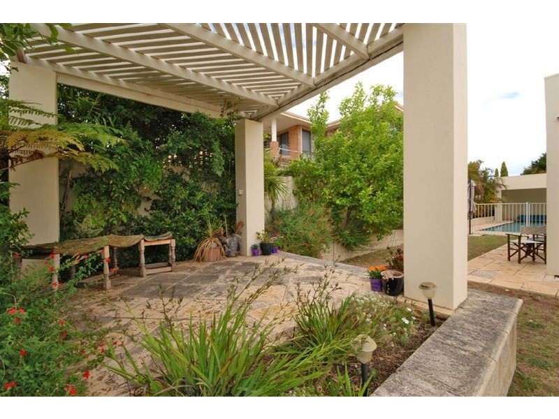 1 Woolnough Heights, Kardinya WA 6163