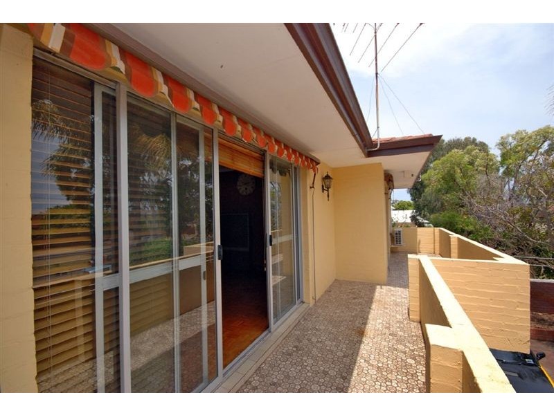 226 Riseley Street, Booragoon WA 6154