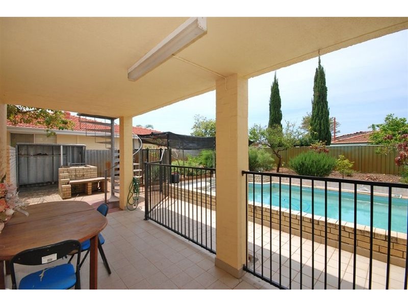 226 Riseley Street, Booragoon WA 6154