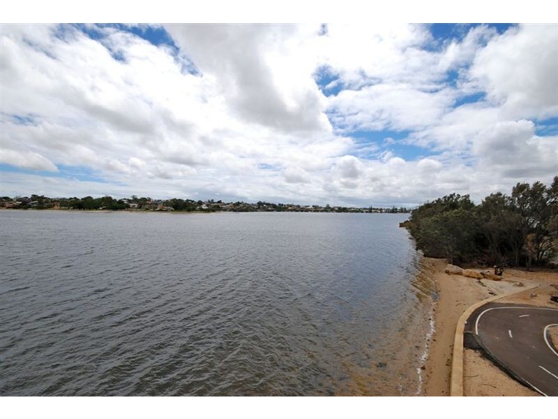 26 Edgewater Rd, Salter Point WA 6152