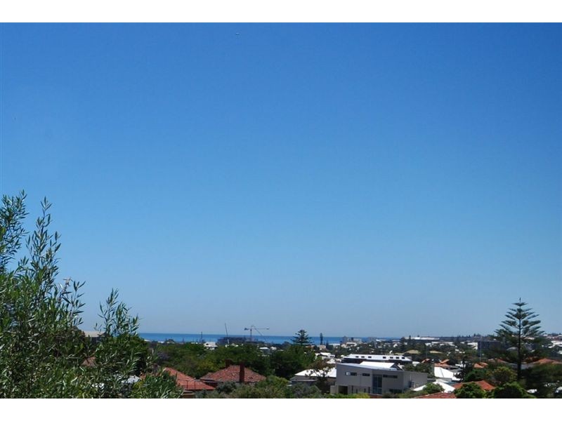 25 Malcolm Street, Fremantle WA 6160