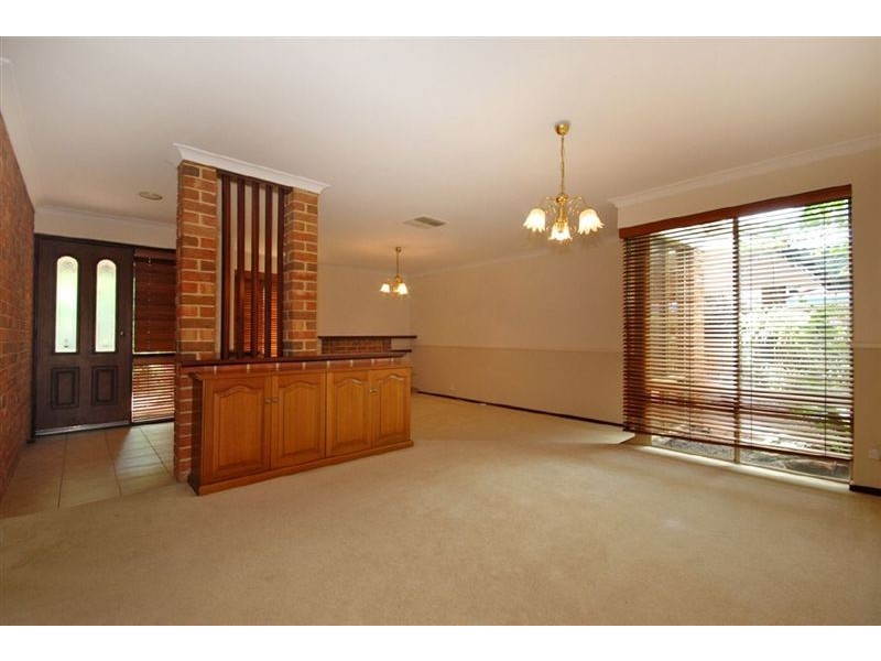 4 Winthrop Drive, Winthrop WA 6150