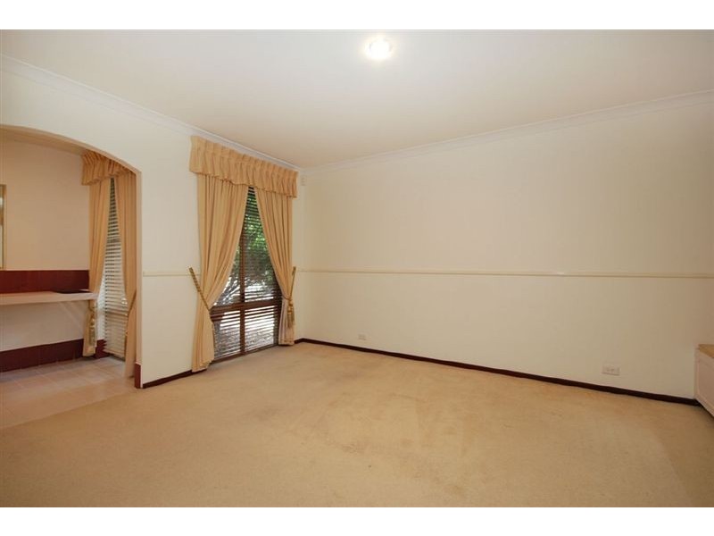 4 Winthrop Drive, Winthrop WA 6150