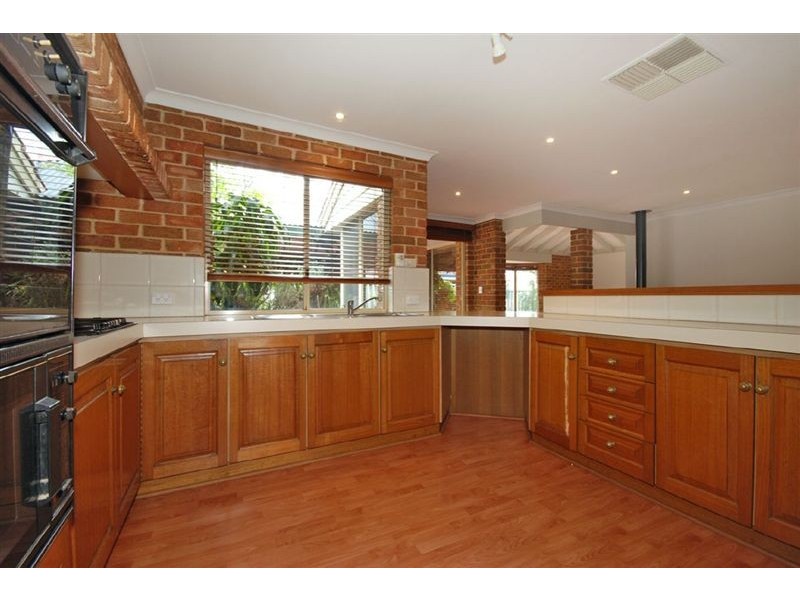 4 Winthrop Drive, Winthrop WA 6150