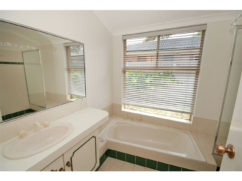 4 Winthrop Drive, Winthrop WA 6150