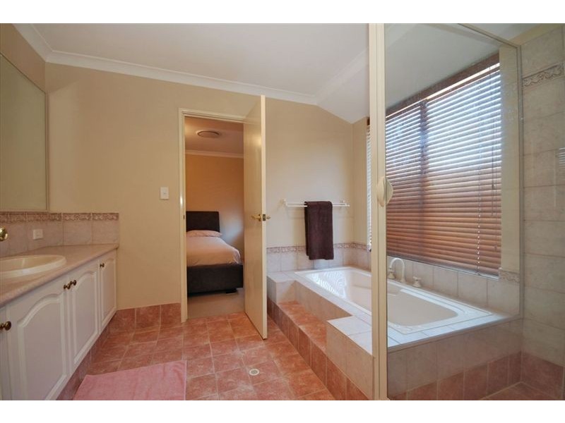 2 Strathcona Rise, Bibra Lake WA 6163