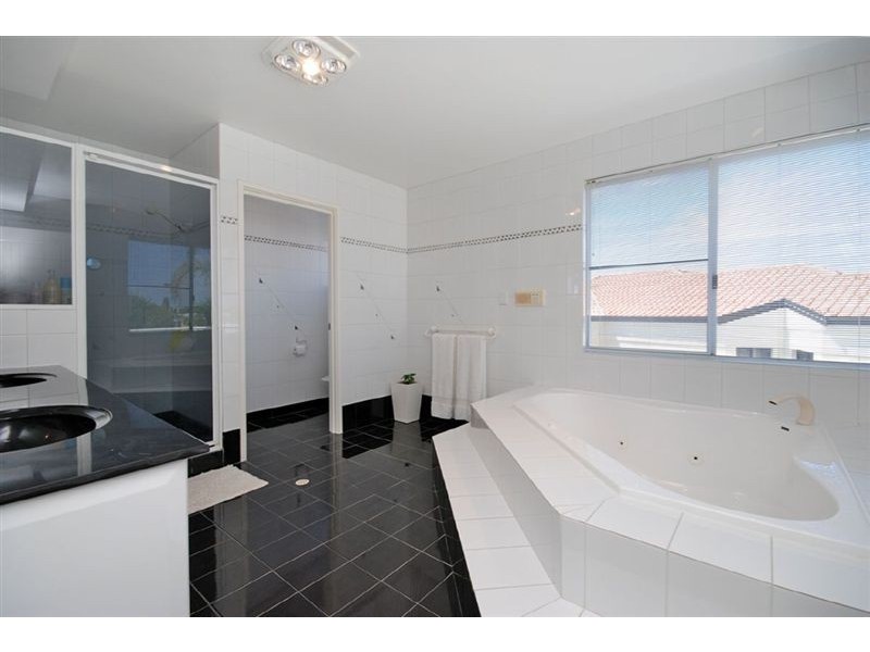 18 James Road, Kardinya WA 6163