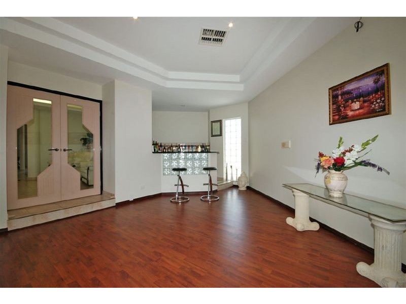18 James Road, Kardinya WA 6163
