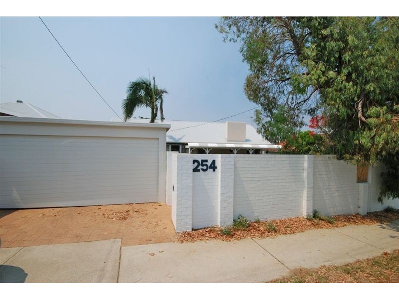 254 Preston Point Rd, Bicton WA 6157