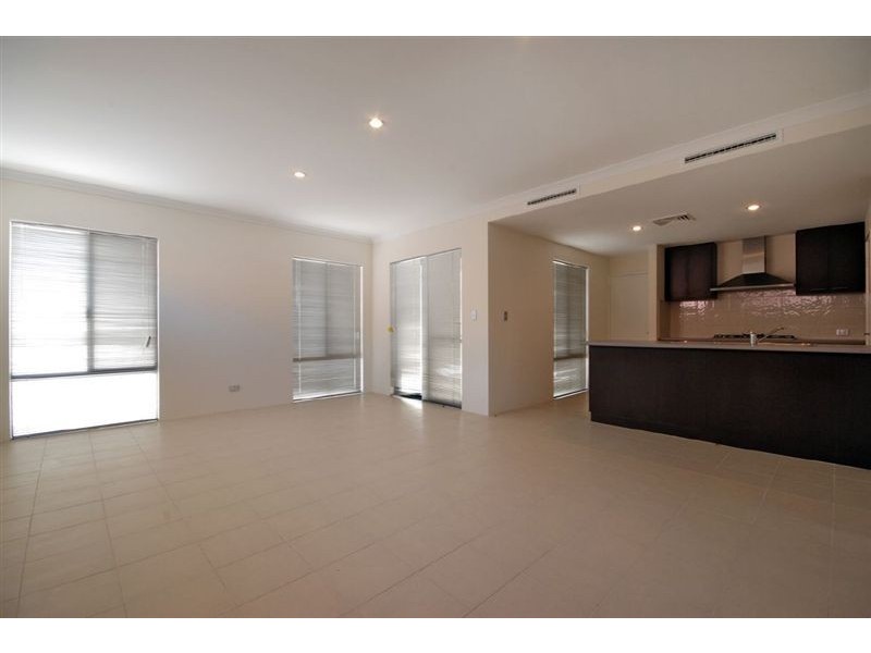 16E Lowes Street, Cloverdale WA 6105