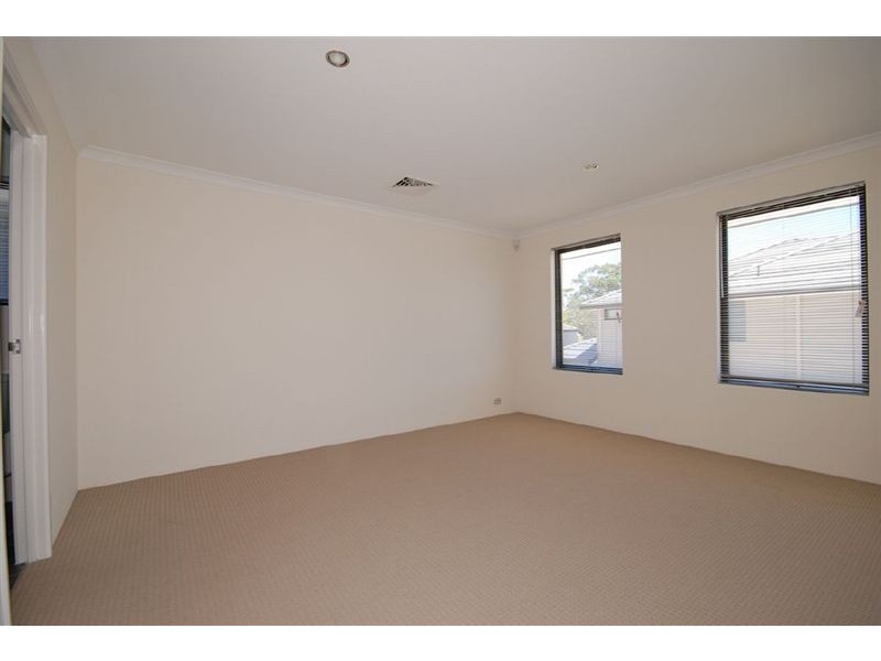 16E Lowes Street, Cloverdale WA 6105