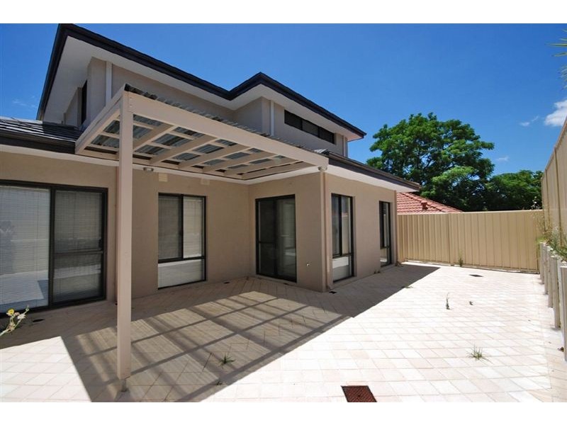 16E Lowes Street, Cloverdale WA 6105