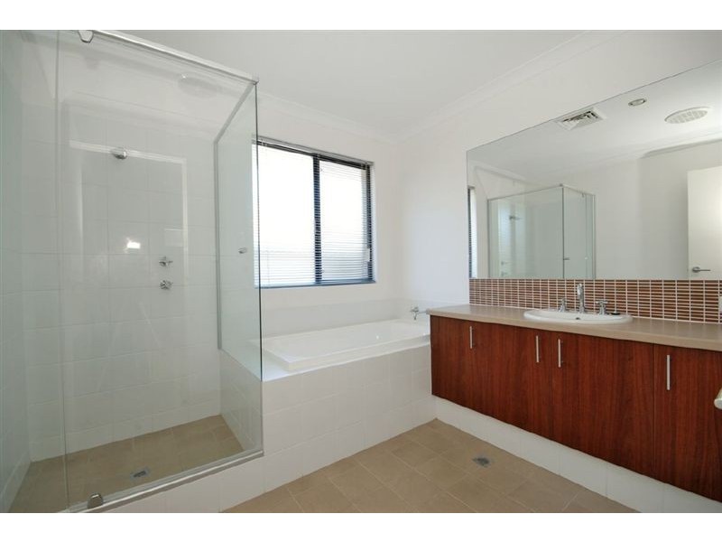 5/16 Lowes Street, Cloverdale WA 6105