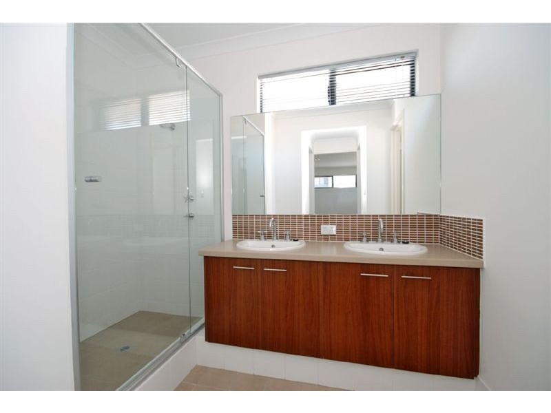 5/16 Lowes Street, Cloverdale WA 6105