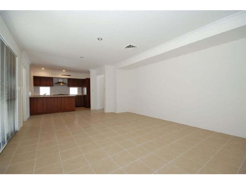 5/16 Lowes Street, Cloverdale WA 6105