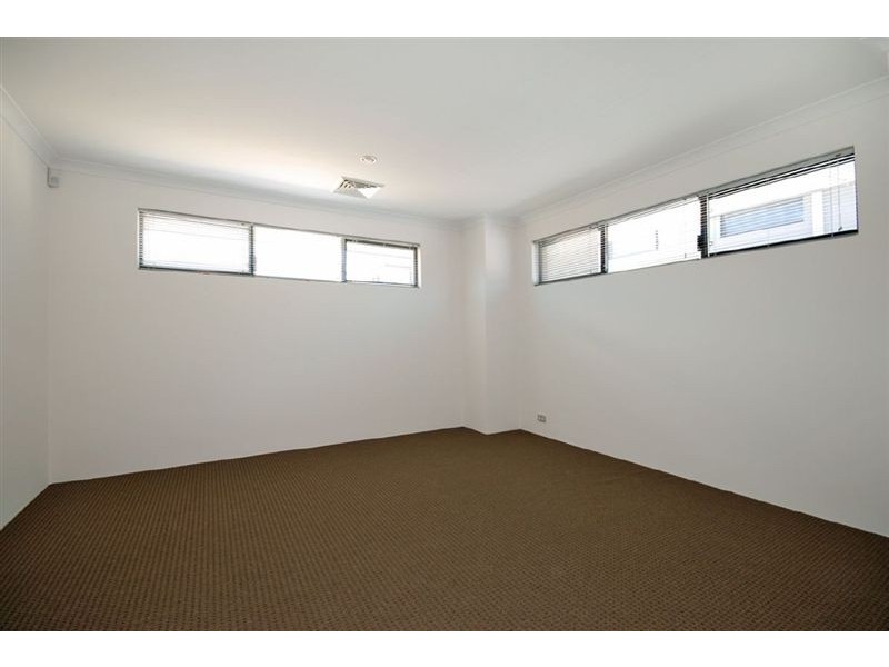 5/16 Lowes Street, Cloverdale WA 6105