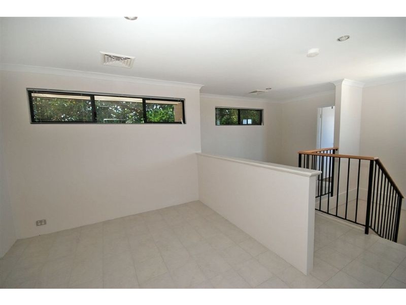 16C Lowes Street, Cloverdale WA 6105
