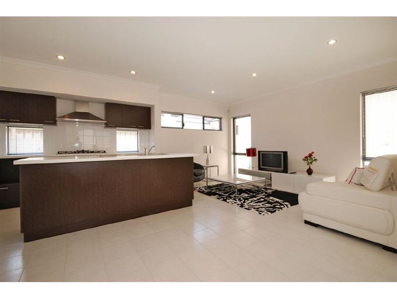 16A Lowes Street, Cloverdale WA 6105