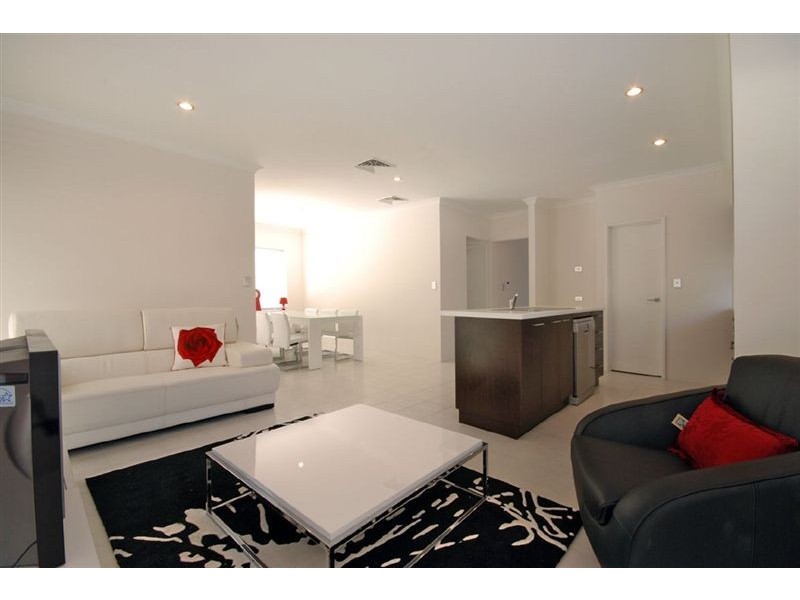 16A Lowes Street, Cloverdale WA 6105