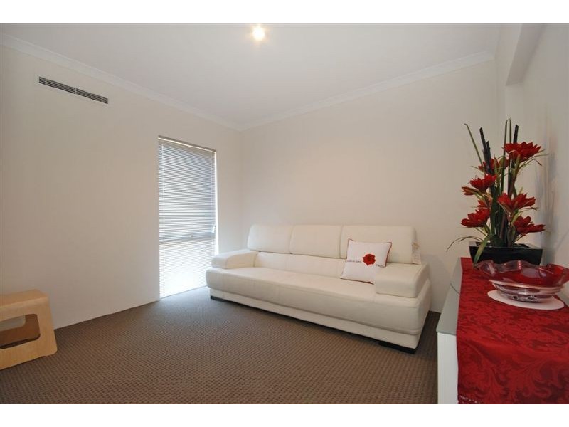 16A Lowes Street, Cloverdale WA 6105