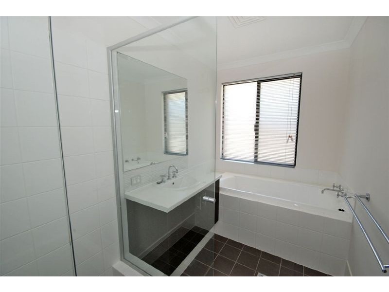 16A Lowes Street, Cloverdale WA 6105