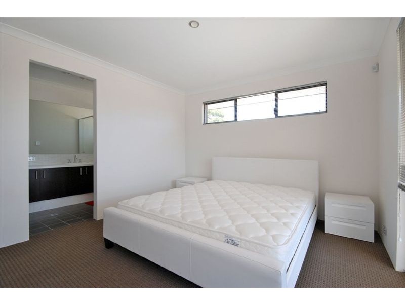 16A Lowes Street, Cloverdale WA 6105