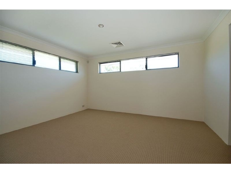 16B Lowes Street, Cloverdale WA 6105