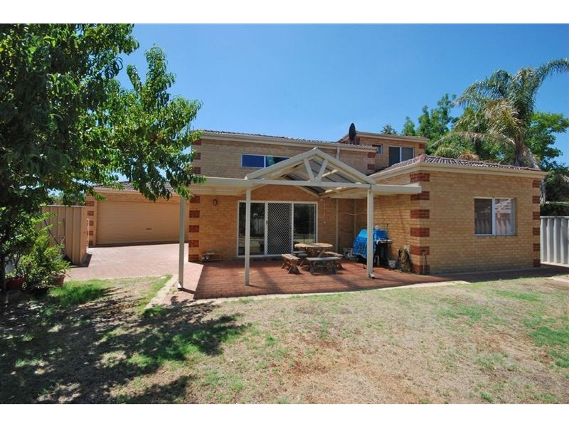 8 Killaloe Place, Waterford WA 6152