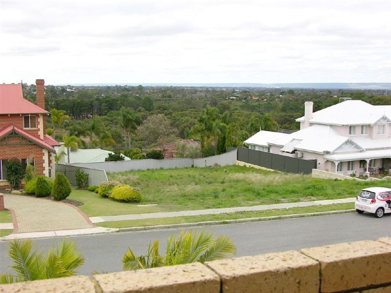 46 Whitfeld Tce, Winthrop WA 6150