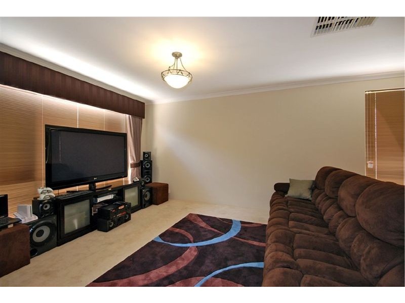 26 Kardan Circuit, Karawara WA 6152