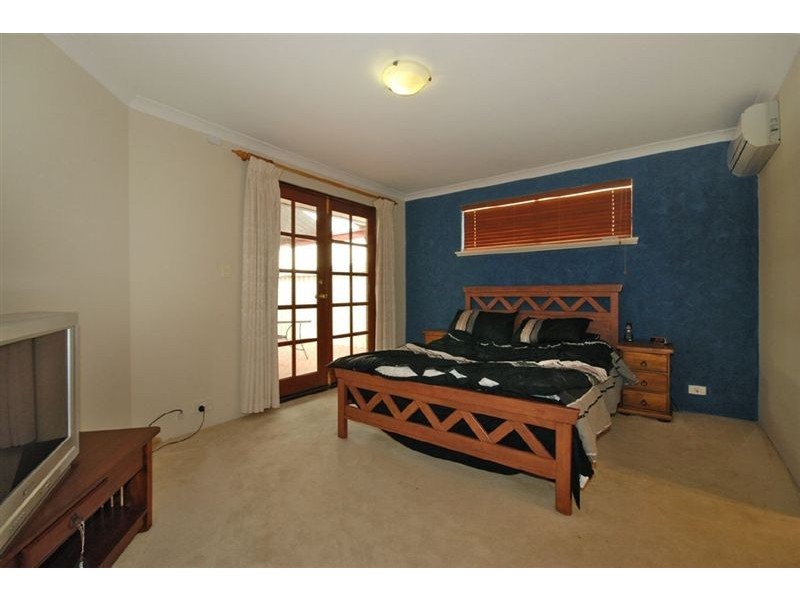 26 Kardan Circuit, Karawara WA 6152